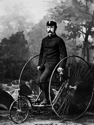 Facteur canadien sur un tricycle par Nottman vers 1890