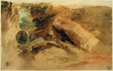 Rochers sous une falaise, avec un ruisseau tombant dans un canal étroit