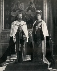 Le roi George V et la reine Mary à leur première ouverture du Parlement, 6 février 1911, 1951