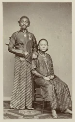 Pakoe Boewono IX, Susuhunan de Surakarta avec son épouse Ratoe