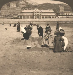 Sur la plage à Llandudno, Pays de Galles, 1894