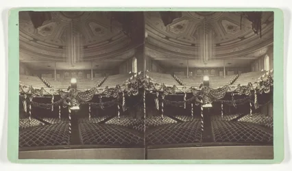 Sans titre [auditorium décoré de drapeaux américains], fin du 19e siècle