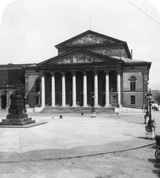 Théâtre national, Munich, Allemagne, vers 1900.
