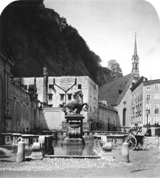 Le puits des chevaux de Pferdeschwemme, Salzbourg, Autriche, vers 1900