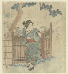 Femme marchant près d