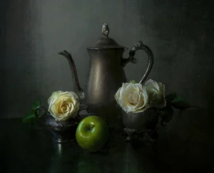 Théière en argent « Roses blanches »