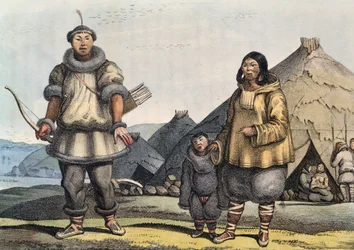 Famille tchouktche devant une hutte, détroit de Béring