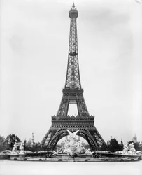 Tour Eiffel et Fontaine Coutan, Exposition de Paris