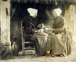 Femmes prenant le thé, vers 1900