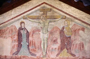 Fresque avec Crucifixion dans le tympan de l