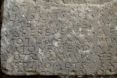 Code de Gortyne, inscription en grec