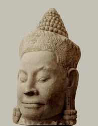 Tête de démon sur le pont menant à la Porte Sud, Angkor Thom, Musée national, Phnom Penh