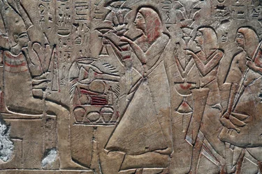 Huyu offrant des offrandes à Osiris