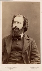 Commune de Paris (1871) : portrait de Théophile Ferré (1846-1871) membre de la Commune. Photographie Appert. Dim. 10,5x6,3 cm