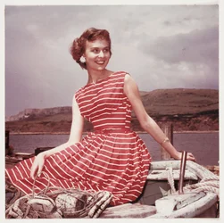 Femme portant une robe d
