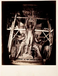 Sculpteur Aimé Millet avec Apollon couronnant la danse et la poésie, modèle en plâtre grandeur nature pour bronze