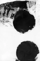 Cercles noirs texturés